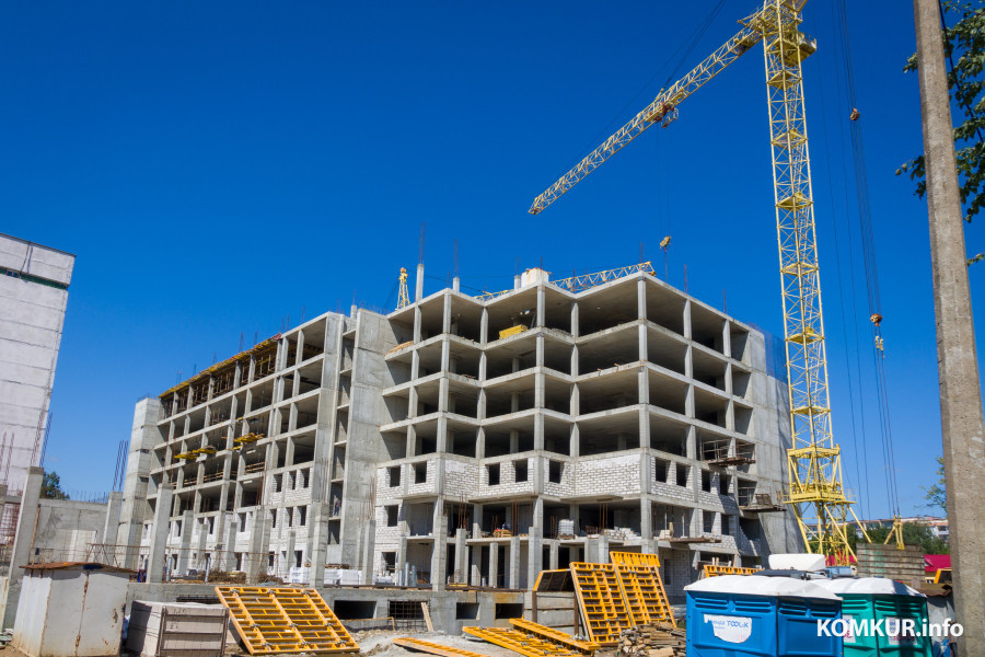 01.08.2025. Улица Октябрьская. Строительство нового хирургического корпуса боньницы скорой медицинской помощи имени В.О.Морзона