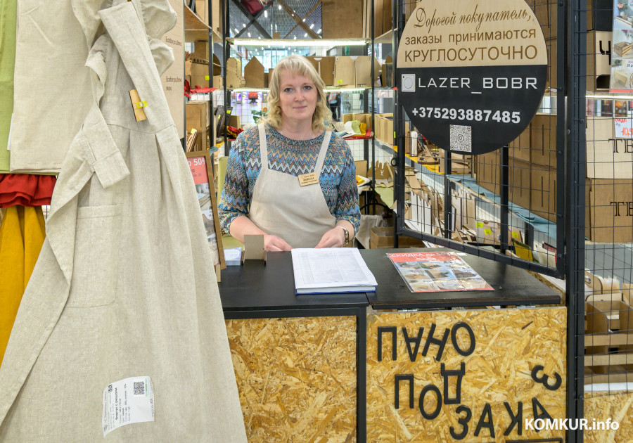 13.08.2025. Минская ул., 133. Павильон сувениров в ТЦ «Абсолют». Пафёрова Инесса - продавец