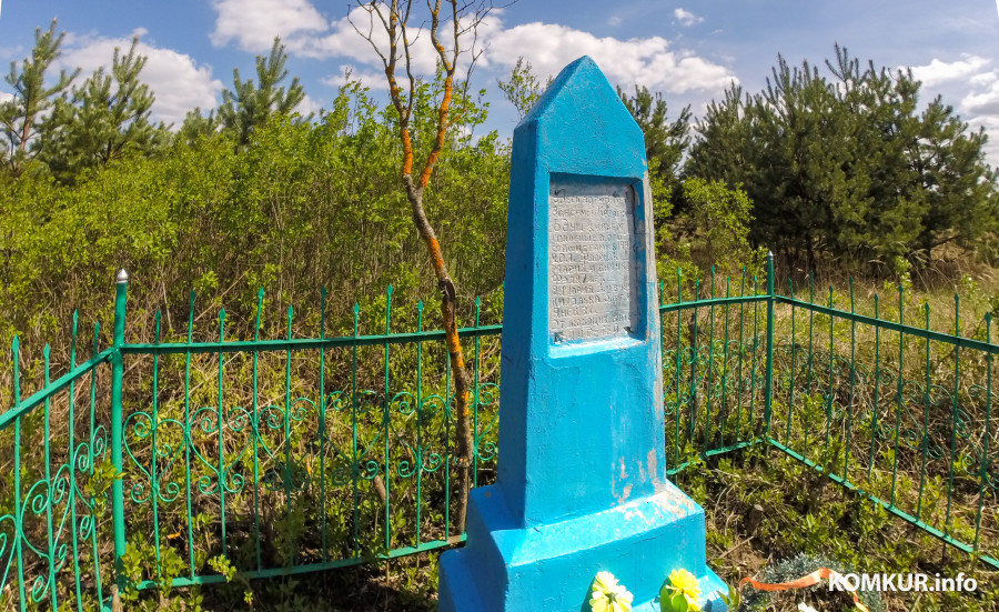 Прежде на месте семейной могилы Крепских высилась вот такая бетонная тумба....