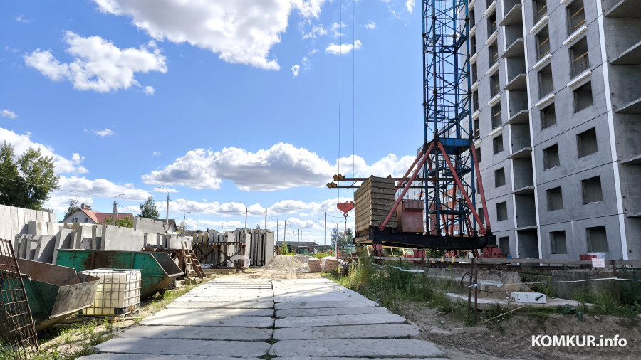 12.08.2025. Бобруйск, проспект Строителей. Завершается строительство 18-этажного жилого дома