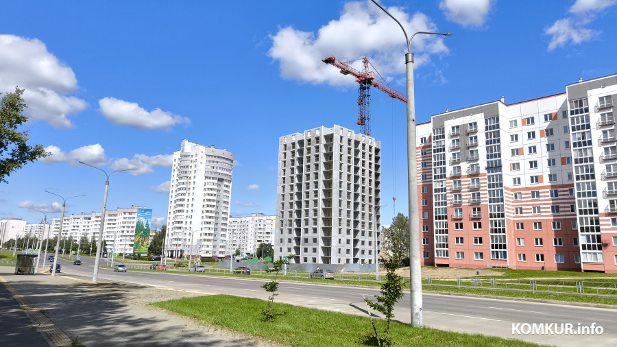 12.08.2025. Бобруйск, проспект Строителей. Завершается строительство 18-этажного жилого дома