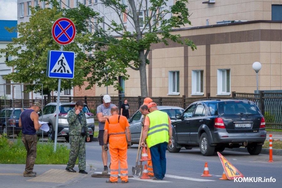 07.08.2025. Октябрьская – Пролетарская. Новые светофорные объекты на Октябрьской Специалисты Бобруйского филиала СМЭП прокладывают кабельные трассы для подключения светофоров