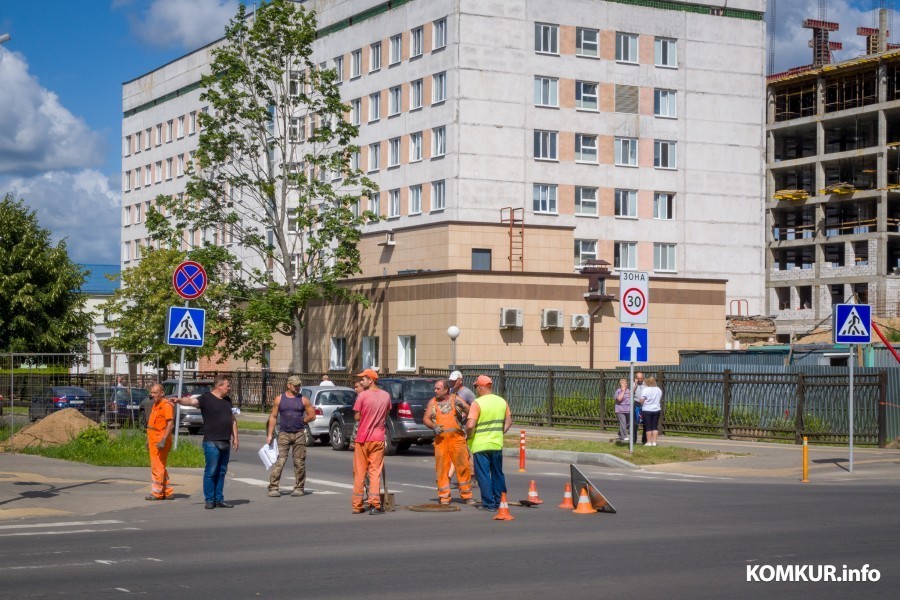 07.08.2025. Октябрьская – Пролетарская. Новые светофорные объекты на Октябрьской Специалисты Бобруйского филиала СМЭП прокладывают кабельные трассы для подключения светофоров