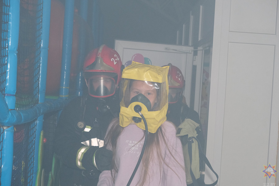 Тактико-специальные учения в детском развлекательном центре «НЭМО» в Бобруйске. Фото: МЧС.