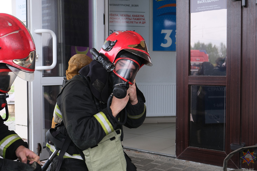 Тактико-специальные учения в детском развлекательном центре «НЭМО» в Бобруйске. Фото: МЧС.