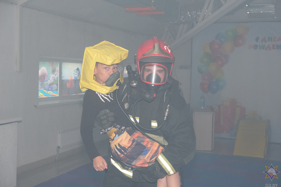 Тактико-специальные учения в детском развлекательном центре «НЭМО» в Бобруйске. Фото: МЧС.