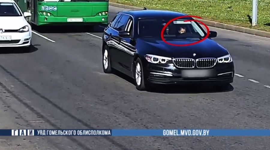 В Калинковичах отец посадил 4-летнего сына за руль автомобиля