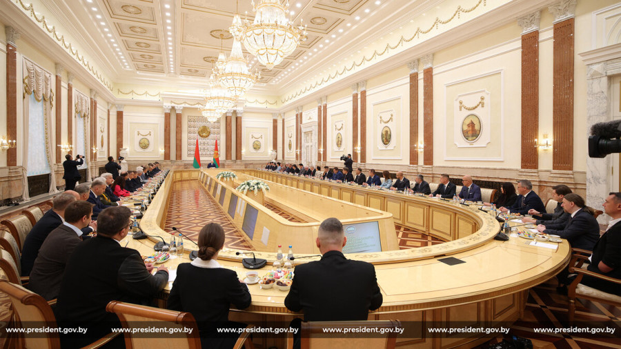 Лукашенко предложил создать пантеон национальных героев