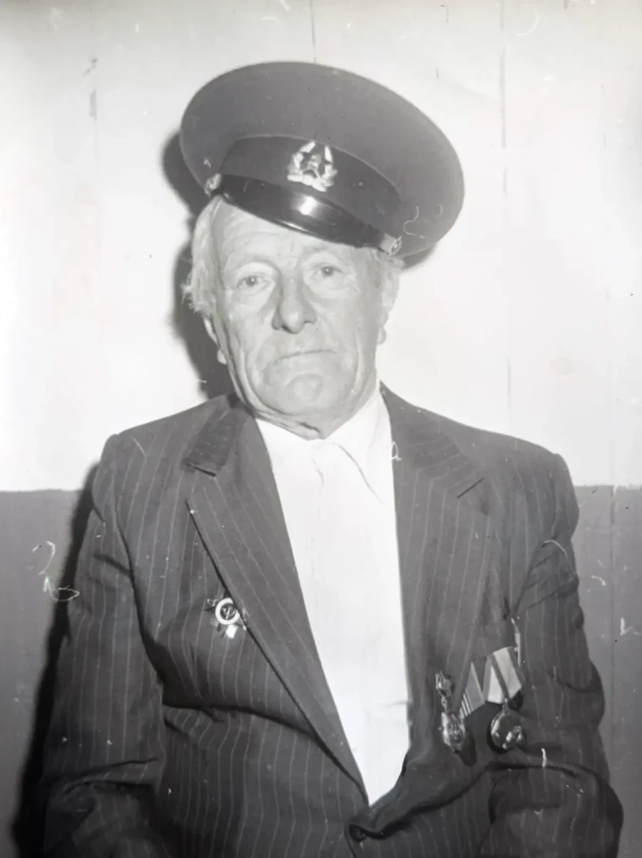 1980-е. Кирилл Семенович Дайнеко, дедушка Сергея Перебираева. Именно ему поручили работать и жить в «Доме дорожника» в конце 1950-х.