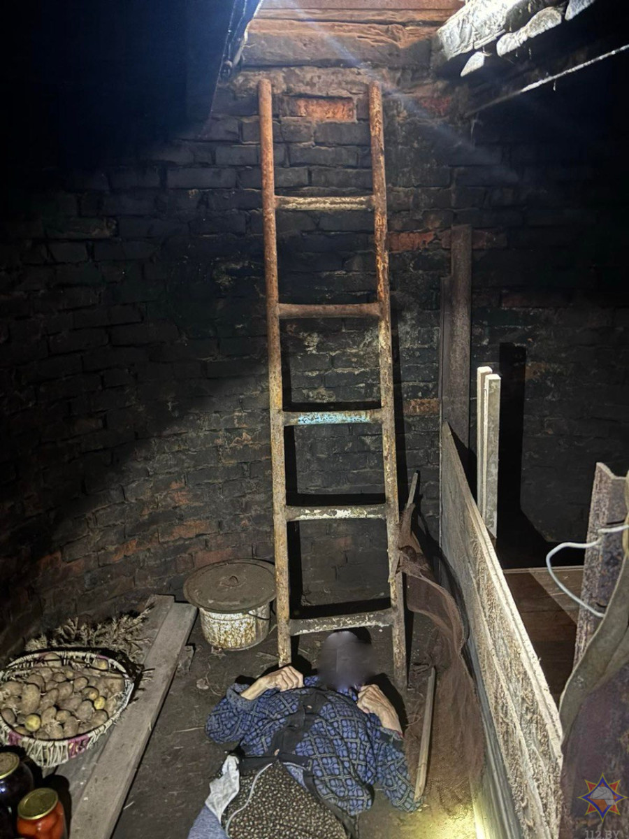 6 сентября 2025 года, деревня Княжицы Могилевского района. Бабушка упала в погреб на территории частного домовладения. Фото: МЧС.