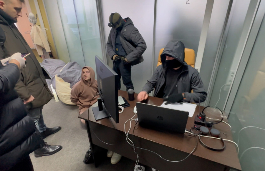 В Беларуси провели первую операцию против мошеннических колл-центров (видео)