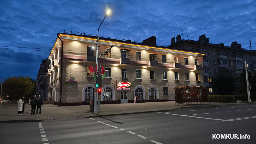 30.09.2025. Бобруйск. Первое включение фасадной подсветки на доме № 17 по улице Минской