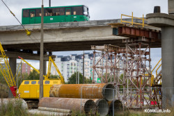 «Когда идет поезд, работы останавливаем». Реконструкция путепровода у станции «Бобруйск» в самом разгаре