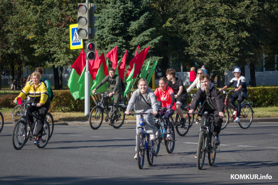 20.09.2025. Минская улица. Массовый велопробег, приуроченный ко Дню народного единства