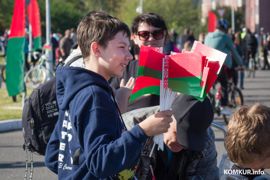 20.09.2025. Минская улица. Массовый велопробег, приуроченный ко Дню народного единства