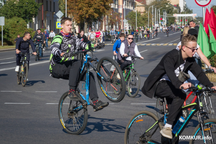 20.09.2025. Минская улица. Массовый велопробег, приуроченный ко Дню народного единства