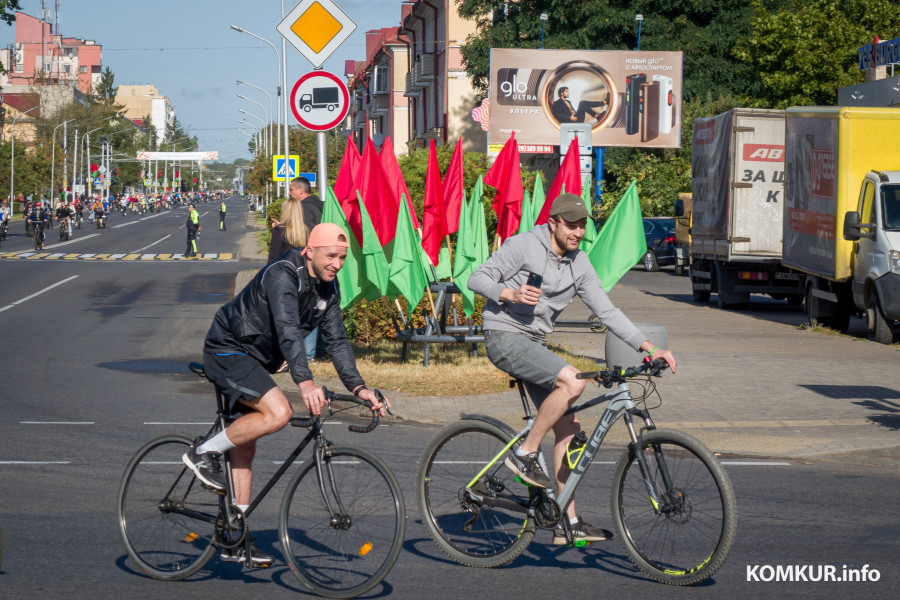 20.09.2025. Минская улица. Массовый велопробег, приуроченный ко Дню народного единства