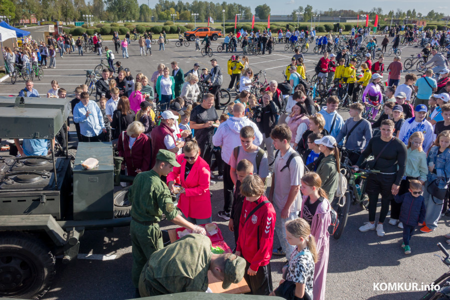 20.09.2025. Минская улица. Массовый велопробег, приуроченный ко Дню народного единства