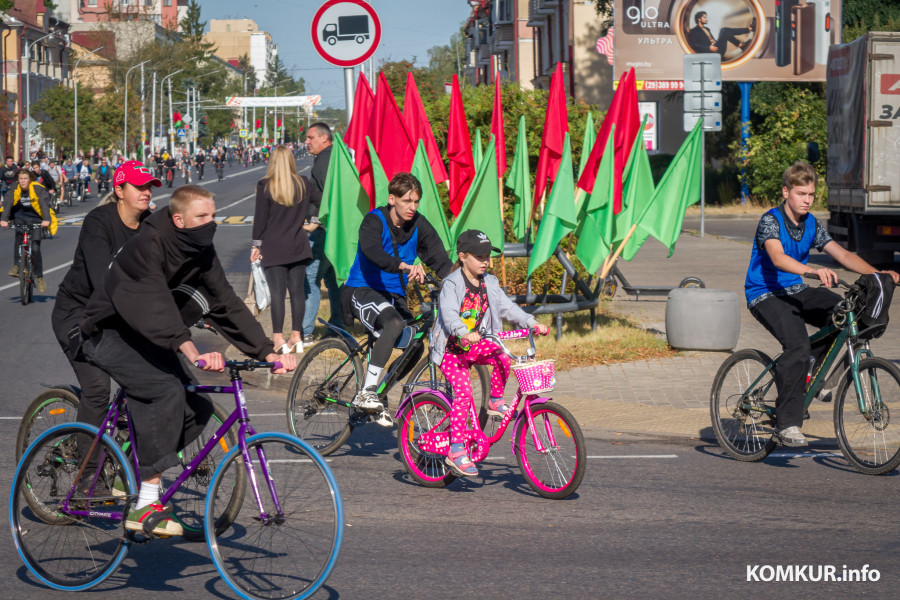 20.09.2025. Минская улица. Массовый велопробег, приуроченный ко Дню народного единства