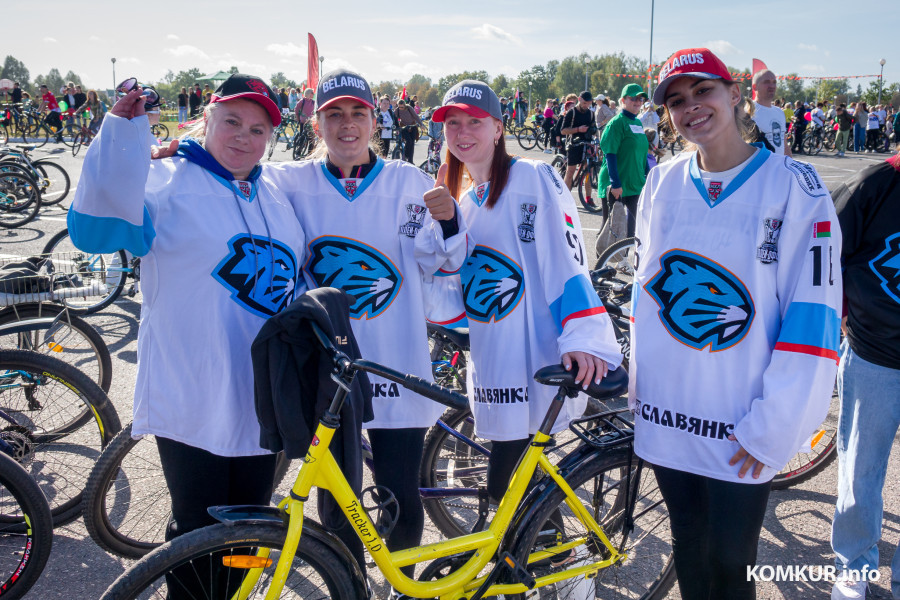 20.09.2025. Минская улица. Массовый велопробег, приуроченный ко Дню народного единства