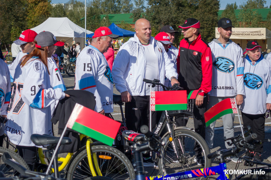 20.09.2025. Минская улица. Массовый велопробег, приуроченный ко Дню народного единства