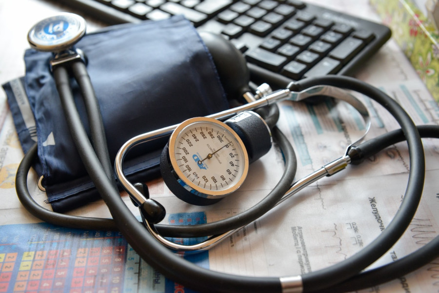 Как рассчитывается больничный при изменении минимальной зарплаты, рассказали в Минтруда