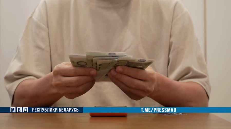 В Минске девятиклассник сходил к знакомой на вечеринку и унес из квартиры более 100 тысяч долларов