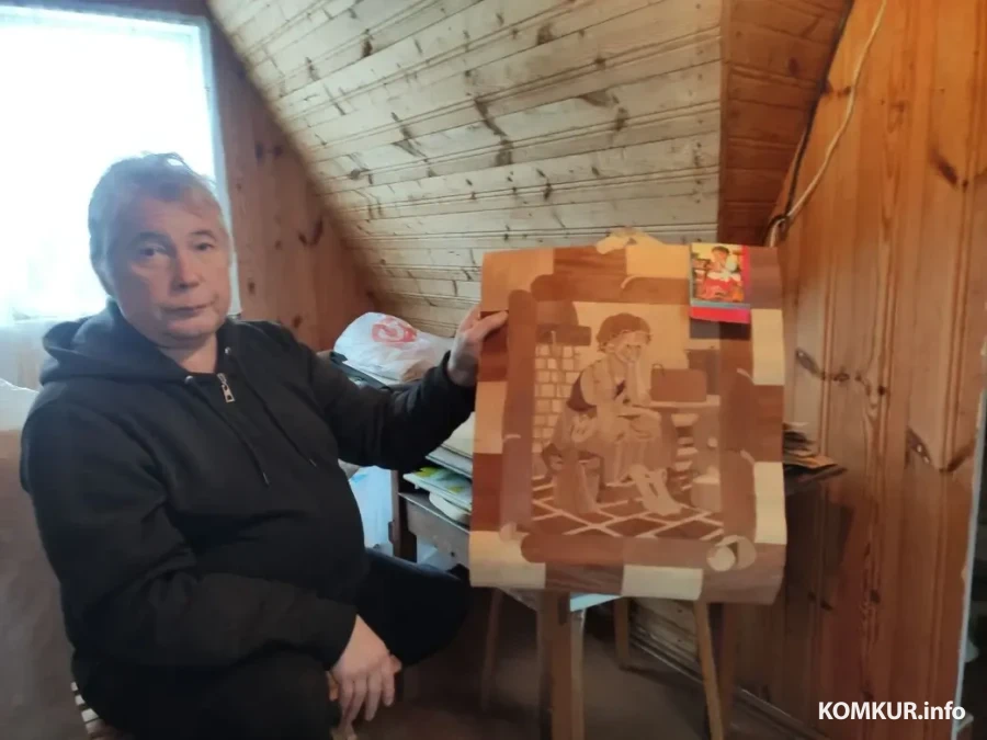 25.11.2025. Николай Логинов у себя на даче в Бабино. В своей творческой мастерской. Фото автора.