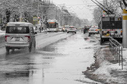 ГАИ: что нужно помнить водителям и пешеходам при снегопаде и тумане