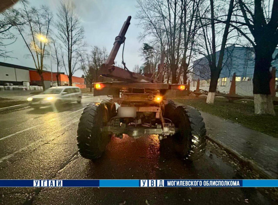 Бобруйчанина сбил грузовик на улице Минской: ГАИ ищет очевидцев происшествия