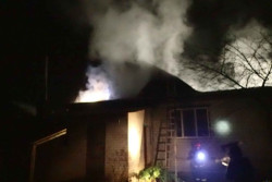 В Бобруйске ночью горел дом на улице Жлобинской: спасен 56-летний мужчина