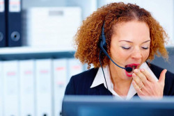 Почему после обеда клонит в сон и как этого избежать: рассказал специалист