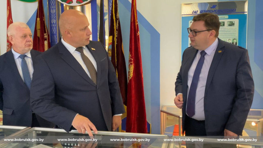 Глава Бобруйска Максим Гурин посетил ОАО «Беларусьрезинотехника»