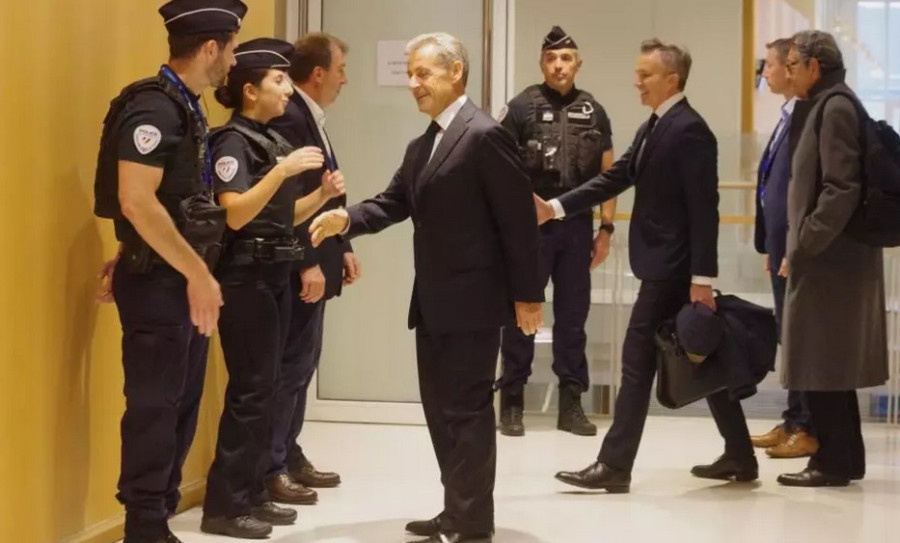 Экс-президент Франции Николя Саркози начнет отбывать срок в парижской тюрьме Санте 21 октября