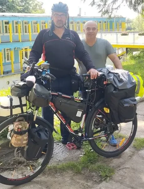 Константин Царик с владельцем дебаркадера Сергеем Кайгородовым.