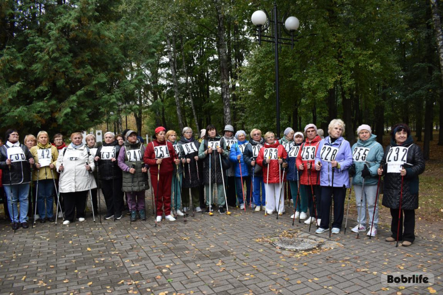 Бобруйск, 30 сентября 2025 года. IV республиканский марафон по скандинавской ходьбе «Шаг к долголетию» для людей старшего поколения, приуроченный ко Дню пожилых людей. Фото: Валентина Милохина