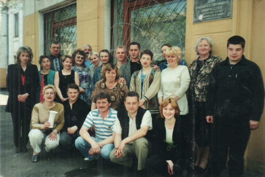 Коллектив ДХТ, 2006 год. Лилия Савайтан вторая справа.