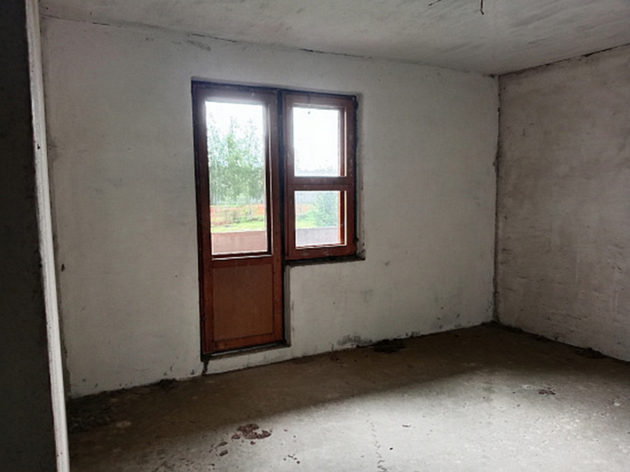 Бобруйск, 2025. Самый дорогой из недостроенных коттеджей в 5-м микрорайоне.. Фото: gostorg.by