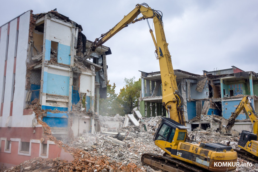 Где «реле с ячейкой» шалили: в Бобруйске сносят бывшую телефонную станцию. Что построят на ее месте?
