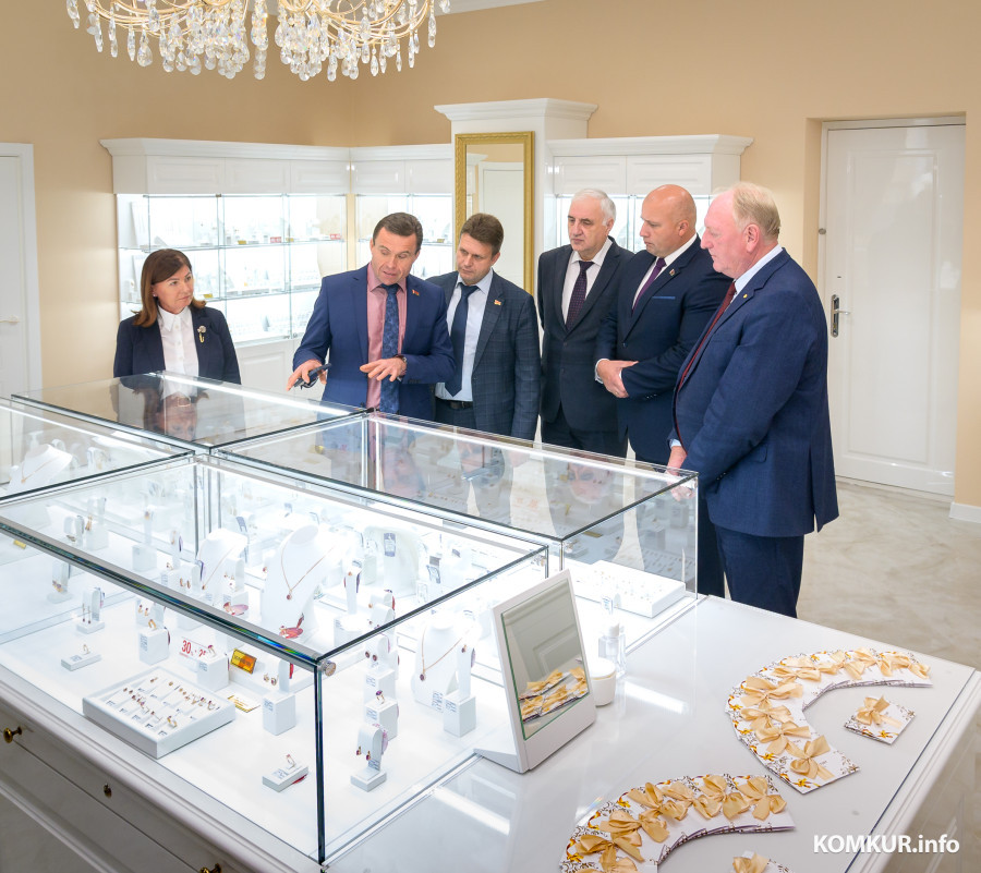 06.10.2025. Ул. М.Горького, 7. Открытие ювелирного магазина «Янтарь» ОАО «Белювелирторг»