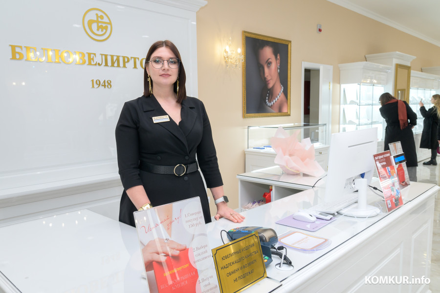 06.10.2025. Ул. М.Горького, 7. Открытие ювелирного магазина «Янтарь» ОАО «Белювелирторг». Заведующая магазином Валентина Шуст.