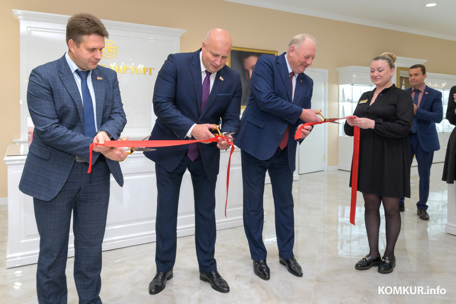 06.10.2025. Ул. М.Горького, 7. Открытие ювелирного магазина «Янтарь» ОАО «Белювелирторг»