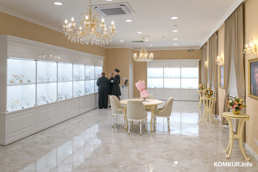 06.10.2025. Ул. М.Горького, 7. Открытие ювелирного магазина «Янтарь» ОАО «Белювелирторг»