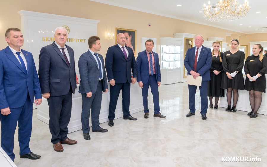 06.10.2025. Ул. М.Горького, 7. Открытие ювелирного магазина «Янтарь» ОАО «Белювелирторг»