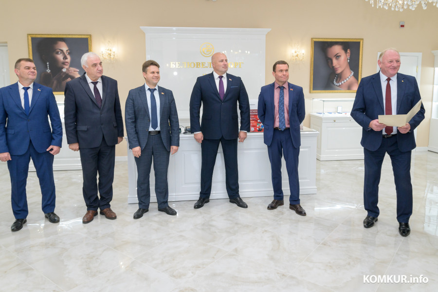 06.10.2025. Ул. М.Горького, 7. Открытие ювелирного магазина «Янтарь» ОАО «Белювелирторг»