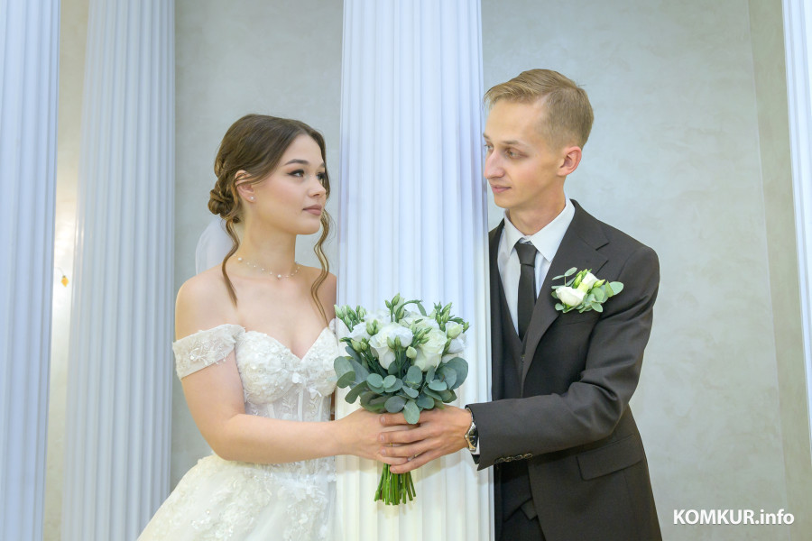 10.10.2025. Отдел ЗАГС Бобруйского горисполкома. Свадебная пара. Екатерина и Александр.