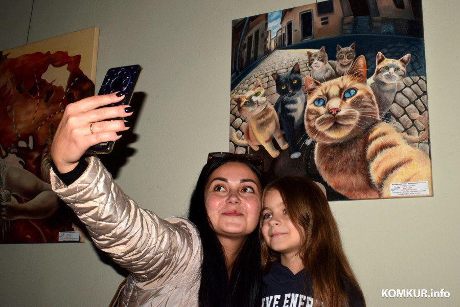 4 октября 2025 года. В бобруйском выставочном зале на Социалистической, 100 демонстрируют породистых кошек, котов и котят. Обязательное селфи с селфи.