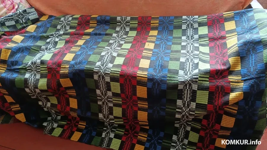 Сентябрь 2025 г. Деревня Зеленковичи Глусский район. Такие постилки ткала мама Анны Ивановны Голуб.