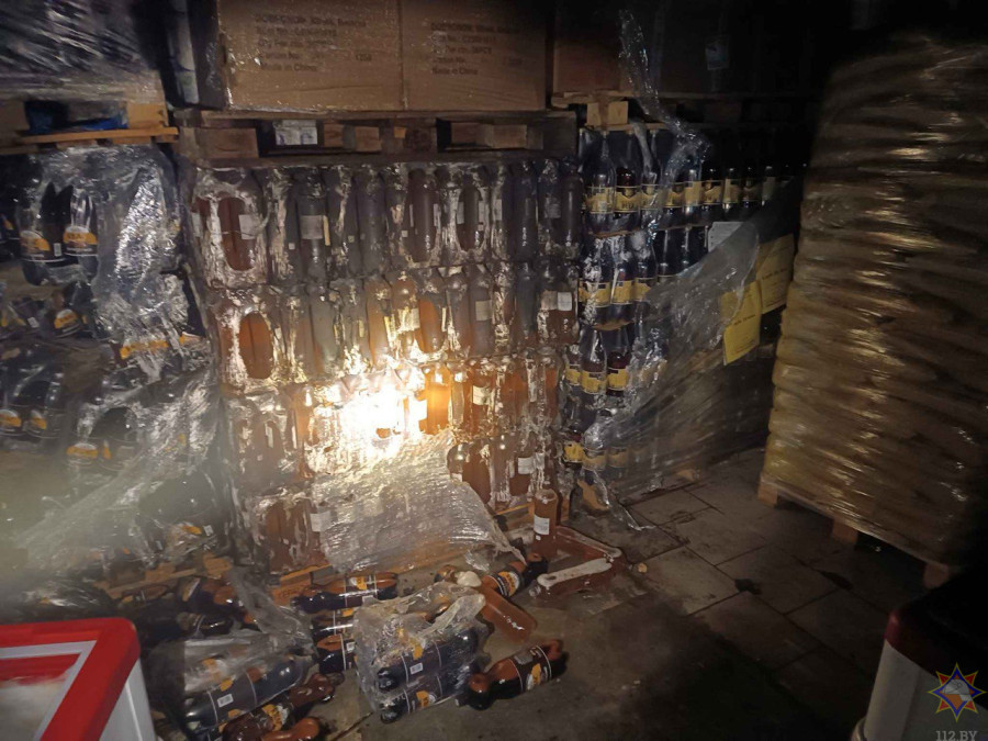 8 ноября 2025 года. Ночной пожар в дискаунтере «Спутник» на территории крепости. Фото: МЧС.