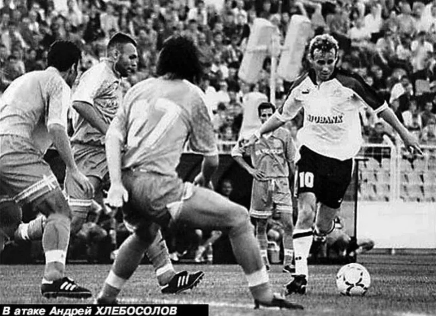 В атаке Андрей Хлебосолов.
